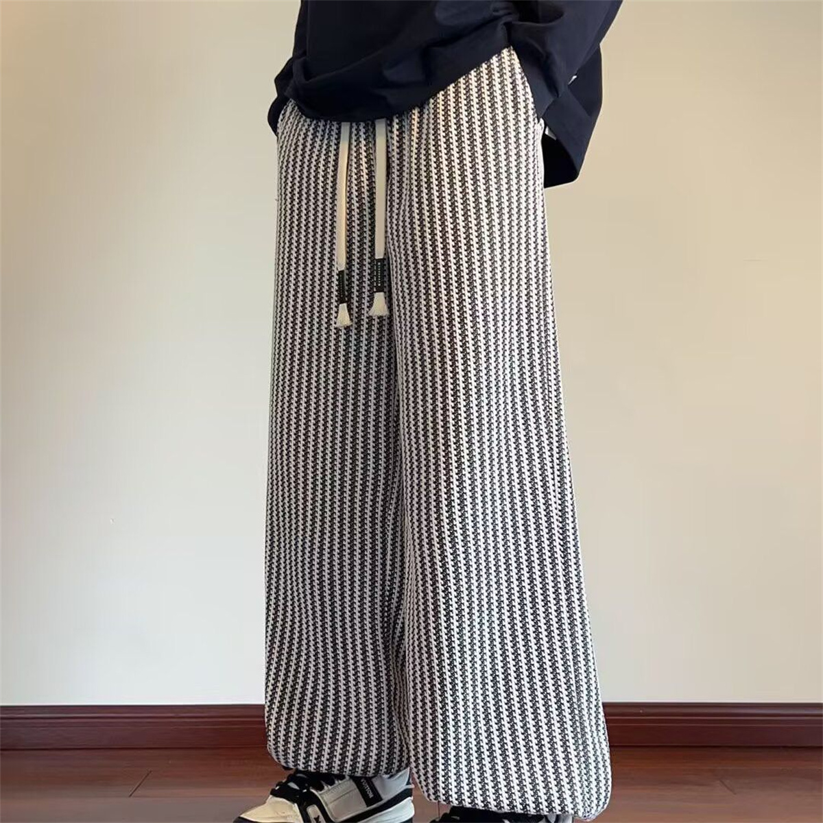 Mens Fashion Trends 2026 - Novità Estate 2026: Pantaloni Casual da